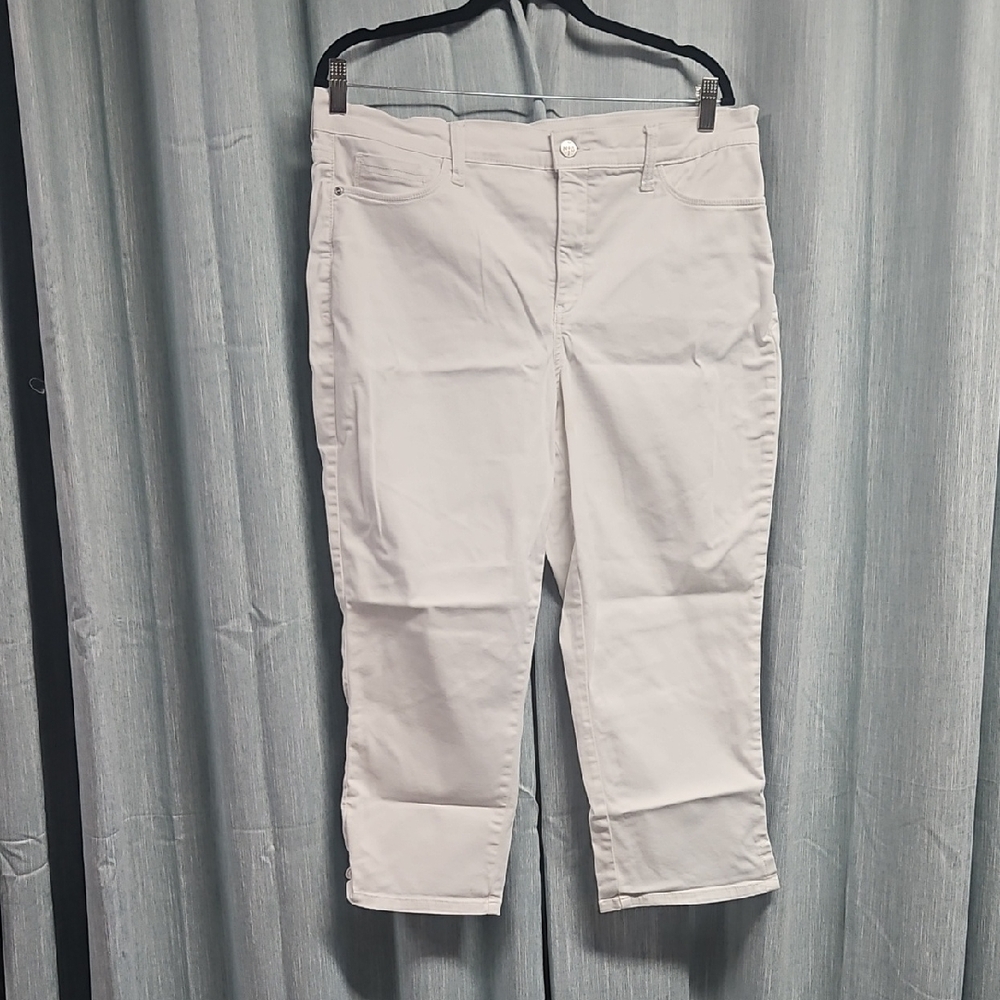 NYDJ Classic White Capri